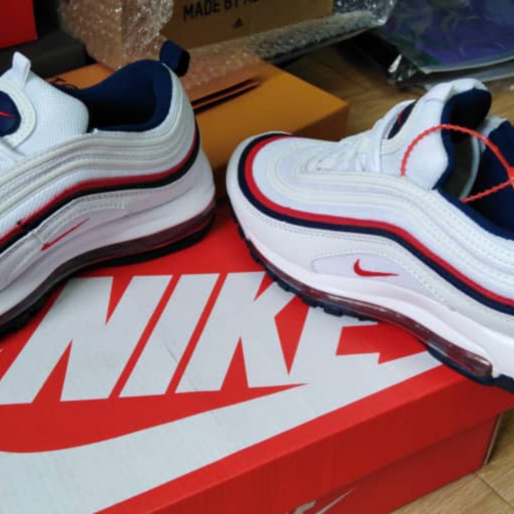 Nike sneakers - Picture 1 of 2